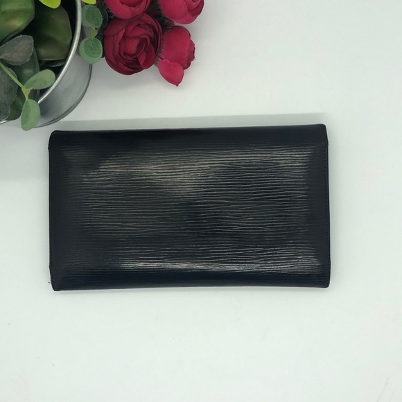 Authentic Louis Vuitton Épi Long Wallet - Picture 2 of 13